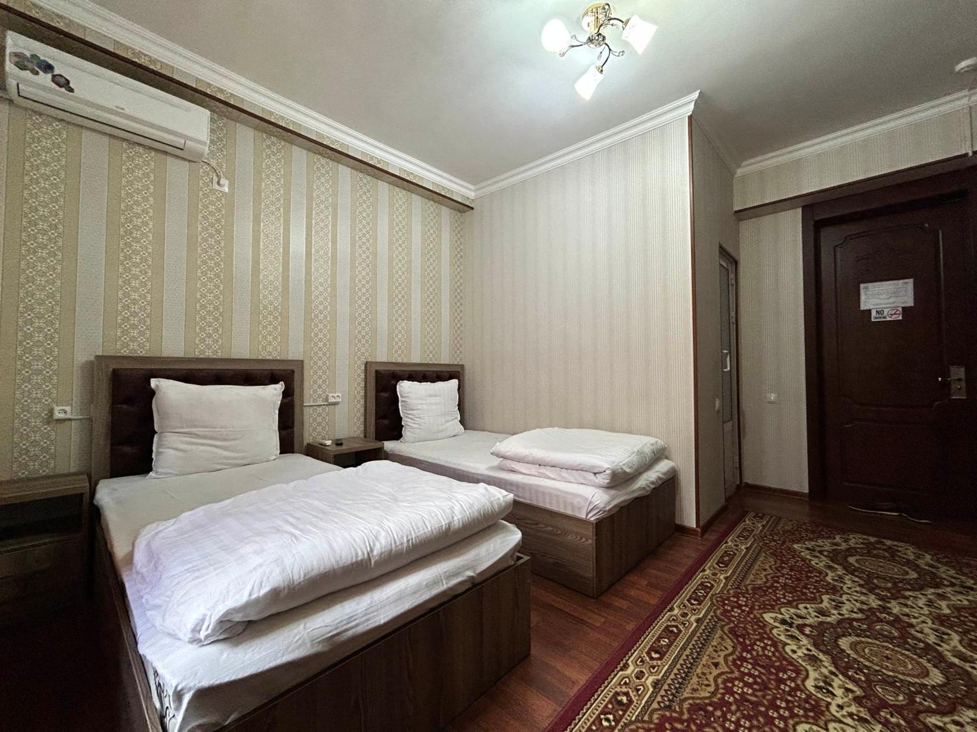 Hotel Ishonch Самарканд Стая снимка